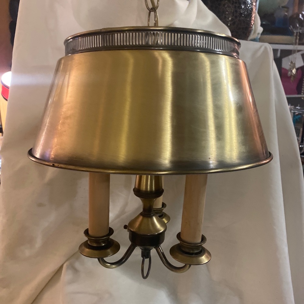 VINTAGE MCM TOLE PENDANT/SWAG LAMP. BRASS, 3 way switch, 3 candle bulbs